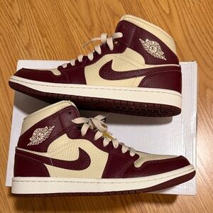 Air Jordan 1 Mid Sneakers
